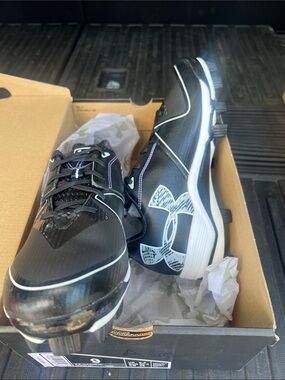 Under Armour Women's Black & White Athletic Cleats